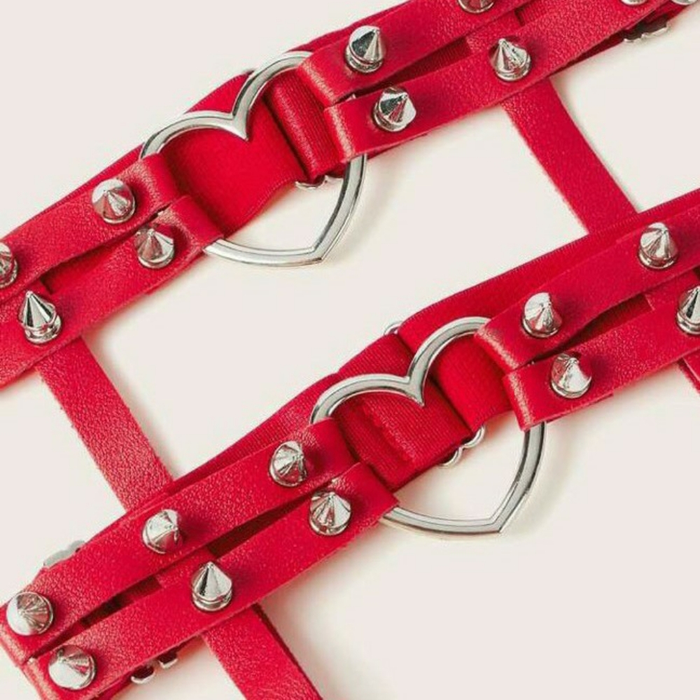 COPY SEXY RED HEART & RIVETS GARTER